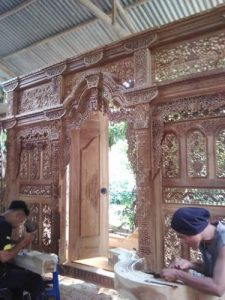 Kerajinan gebyok ukir