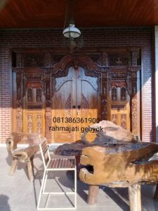 Pintu gapuro atau atau gebyok ukir jepara