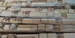 Pembelahan kayu jati yang akan di produksi gebyok