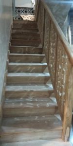 Reling tangga kayu ukir