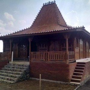 Joglo tumpangsari ukir jawa