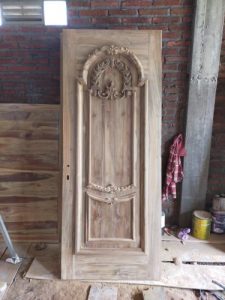 pintu ukir jati sederhana