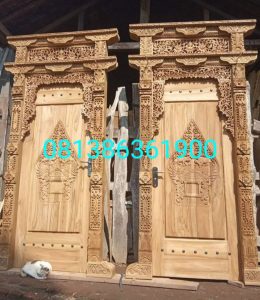 Pintu kamar motifnya Gebyok gunungan