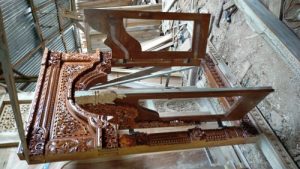 Jendela Gebyok Bukak Kedepan