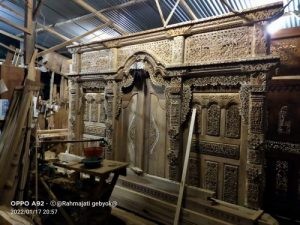 Pintu gebyok lebar 4 meter stok baru jadi