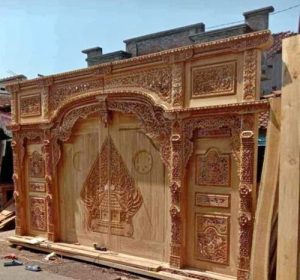 Pintu gebyok ukir jawa gunungan